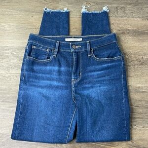 Levi’s Women’s 720 High RiseSuper Skinny Jeans with Raw Hem, size 28